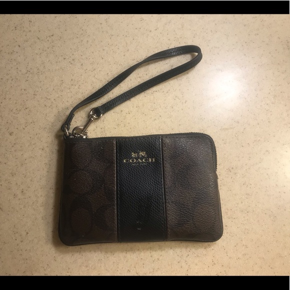 Coach Wristlet:) - Picture 1 of 2